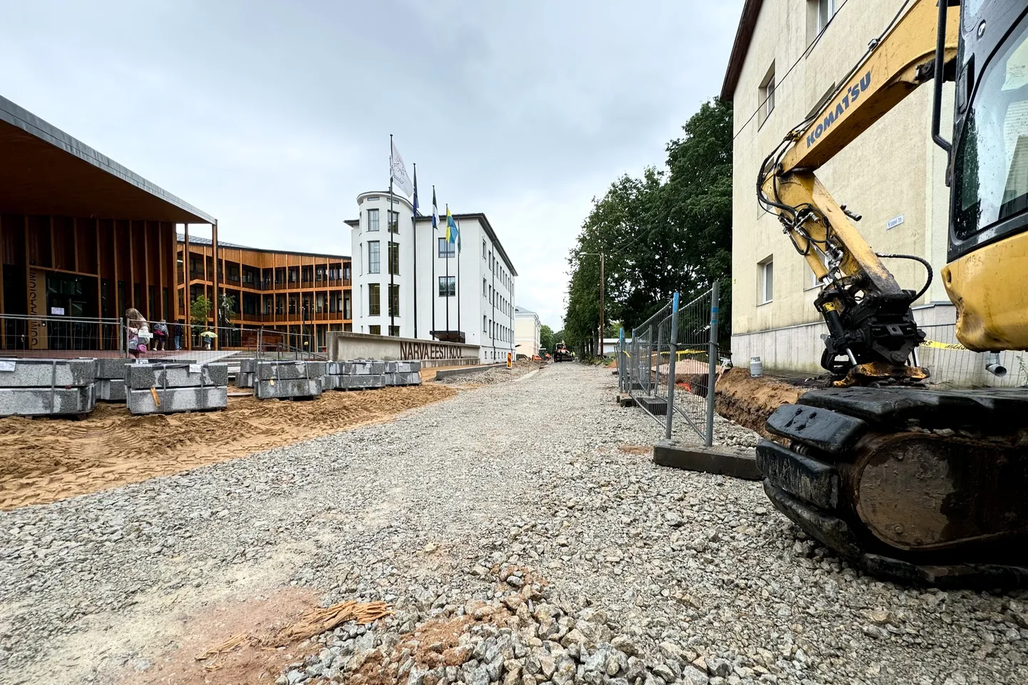 Реконструкция улицы Краави рядом со зданиями Нарвской эстонской школы и гимназии, где до этого во время учебного года постоянно наблюдался транспортный коллапс.