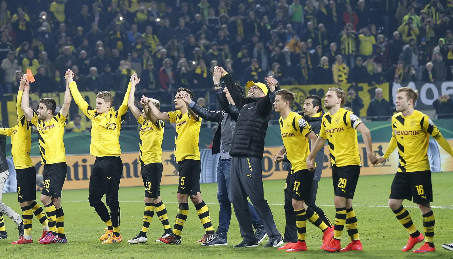 Dortmundi meeskond rõõmustamas.