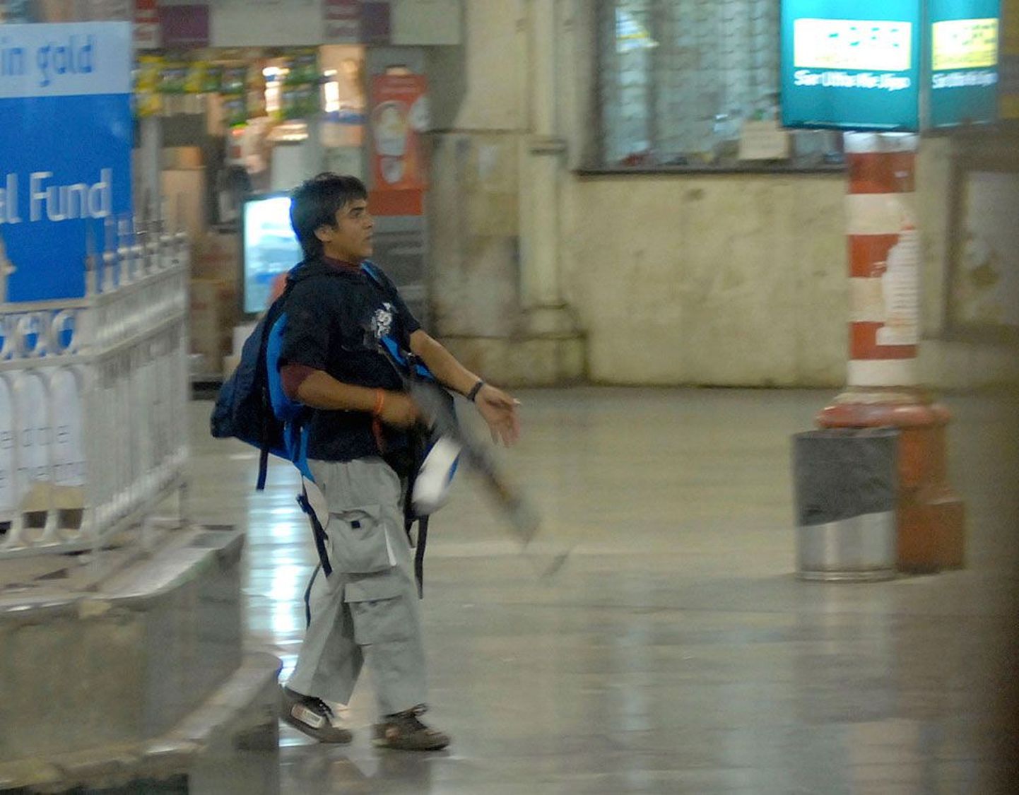 Mohamed Ajmal Kasab 2008. aasta 26. novembril Mumbai raudteejaamas, kus ta koos kaaslasega tappis 52 inimest.