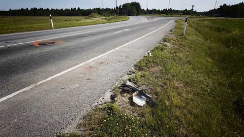 Joobes roolikeeraja kaldus Rakvere sissesõidul vastassuunavööndisse ning põrkas vastu tulnud autoga kokku