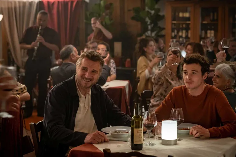 Liams Nīsons ar dēlu sastopas arī uz lielā ekrāna filmā "Itālijas atmiņas"