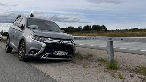 Haljala kandis sõitis autojuht teelt välja