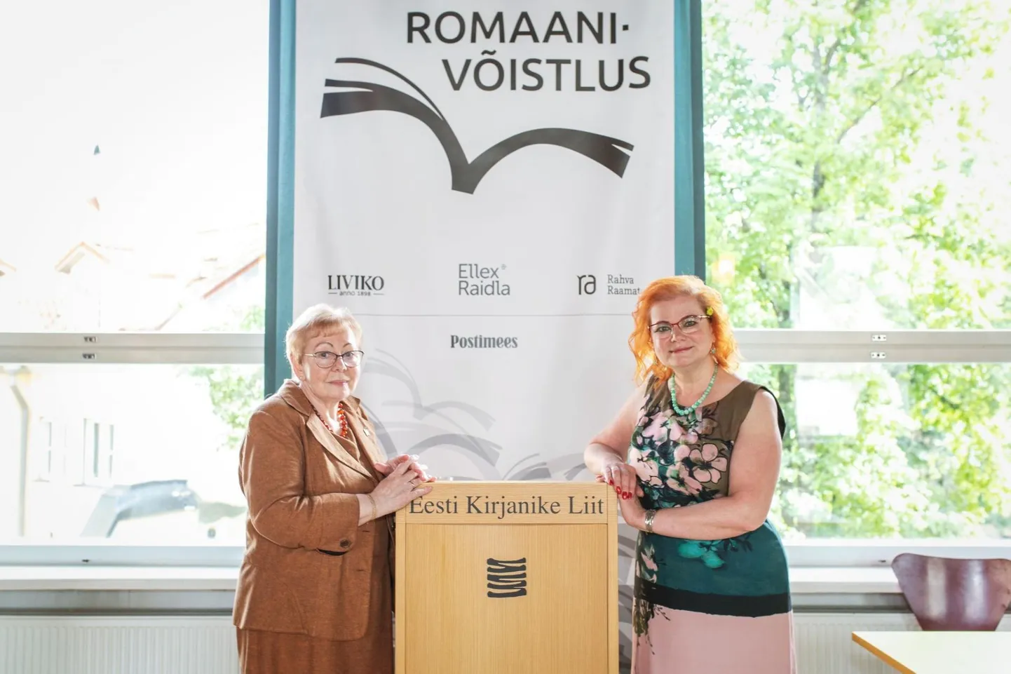 Pildil romaanivõistluse võitjad Juta Kivimäe ja Loone Ots, kes on ka kultuurkapitali kirjanduse aastapreemiate nominendid.
