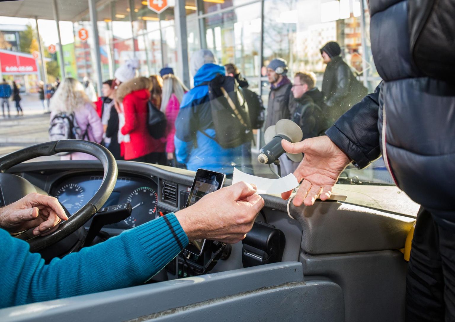 Maakonnaliini bussides taastub esmaspäevast tavaline olukord.