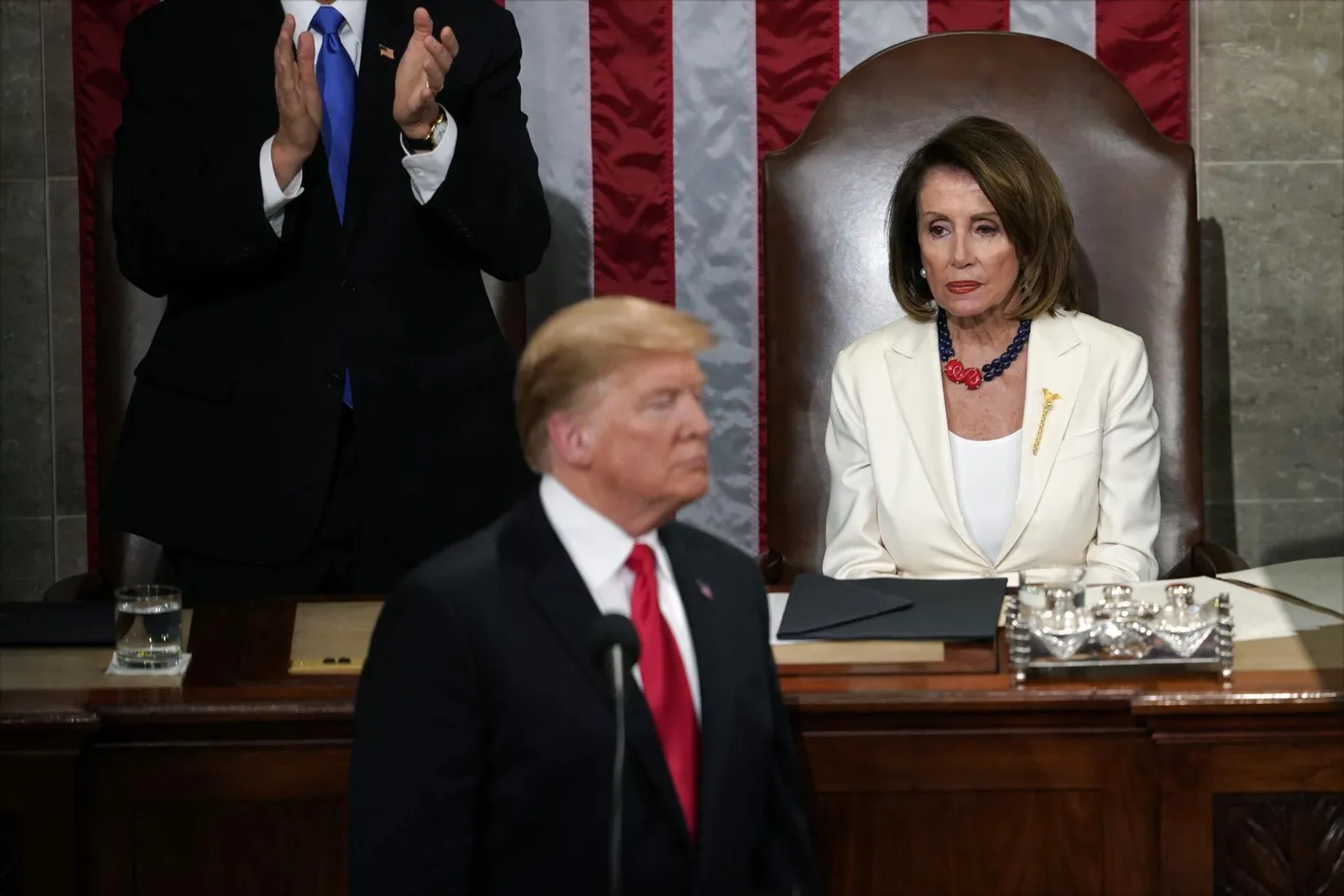Esindajatekoja spiiker Nancy Pelosi (paremal) otsustas anda ametliku käigu juurdlusele, mis võib president Donald Trumpi Valgest Majast minema kihutada.