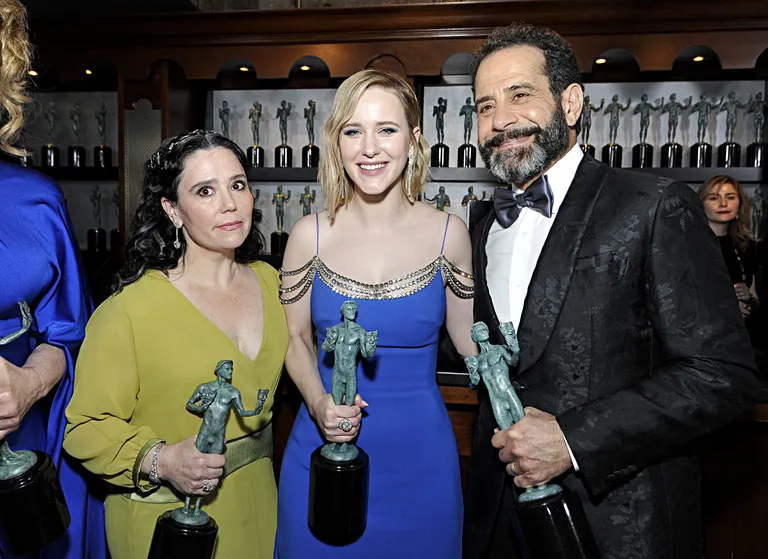 «The Marvelous Mrs. Maisel» näitlejad: Alex Borstein, Rachel Brosnahan ja Tony Shalhoub