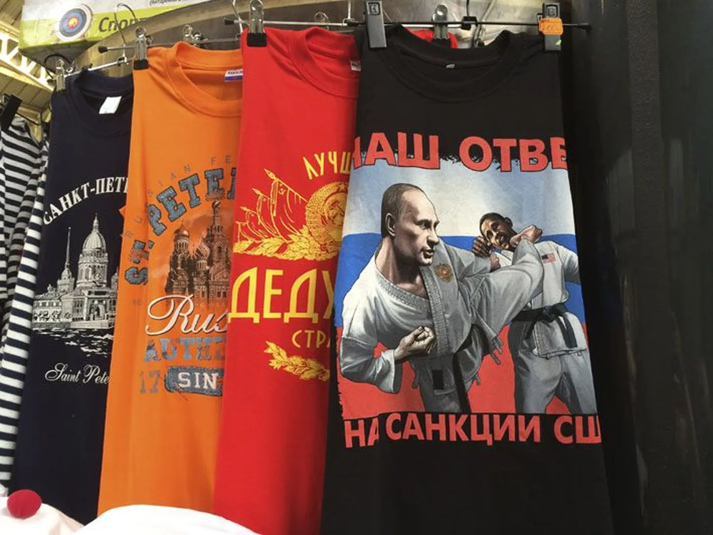Venemaa presidenti Vladimir Putinit ülistatakse nii T-särgil kui ka teetassil.