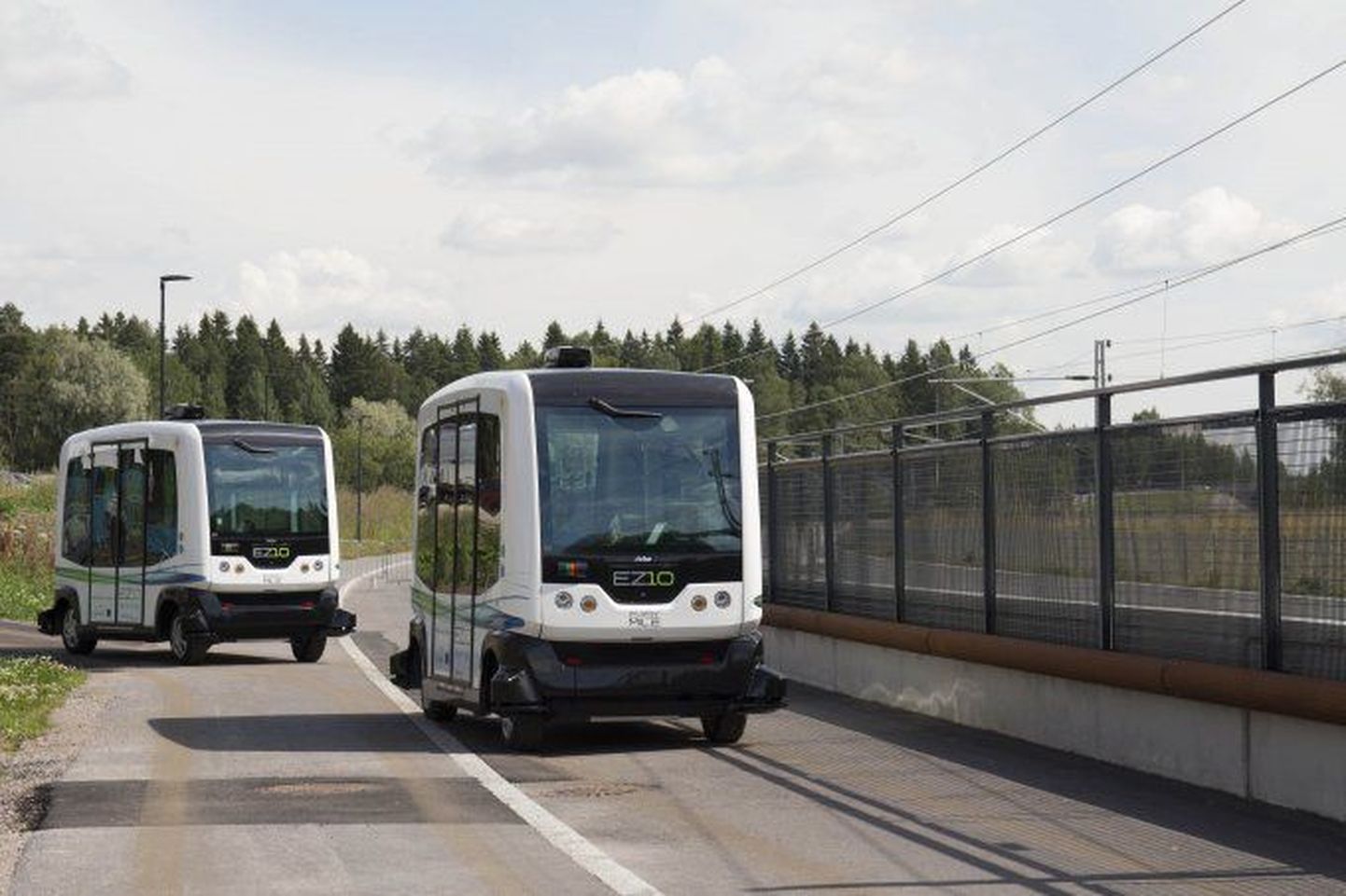 Isesõitvad bussid Helsingis.