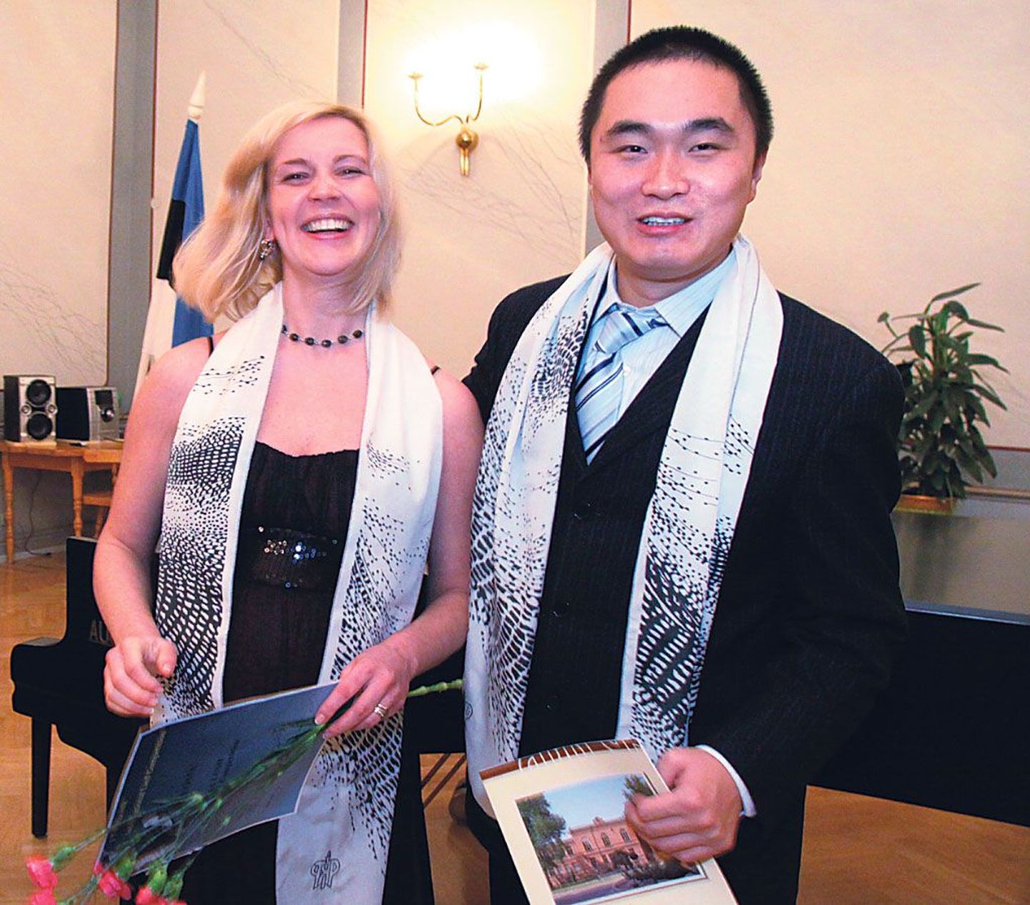 Tiit Kuusiku nimelise esimese rahvusvahelise kammerlauljate konkursi esikohta jagasid Hiina tenor Hongtao Wang ja Eesti sopran Annika Lumi.