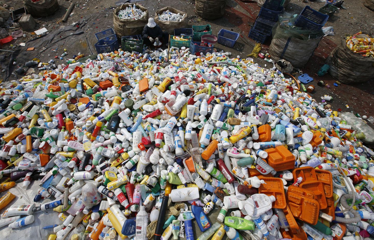 Plastsaaste sorteerimiskeskus Pekingi lähistel.