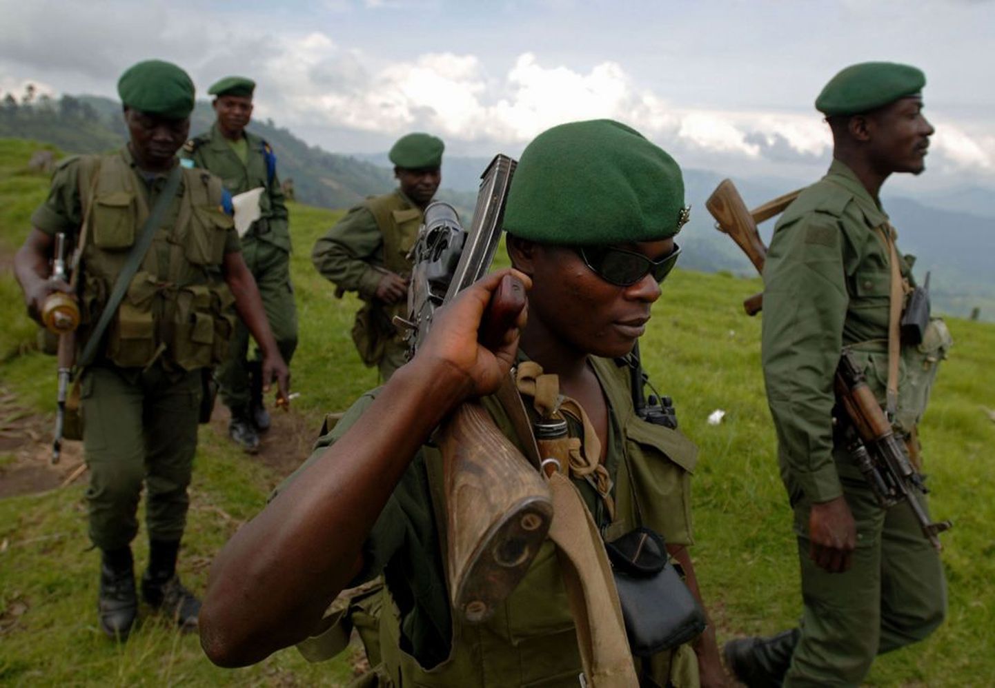 Kongo DV riikliku armee sõdurid Kivu provintsis patrullimas.