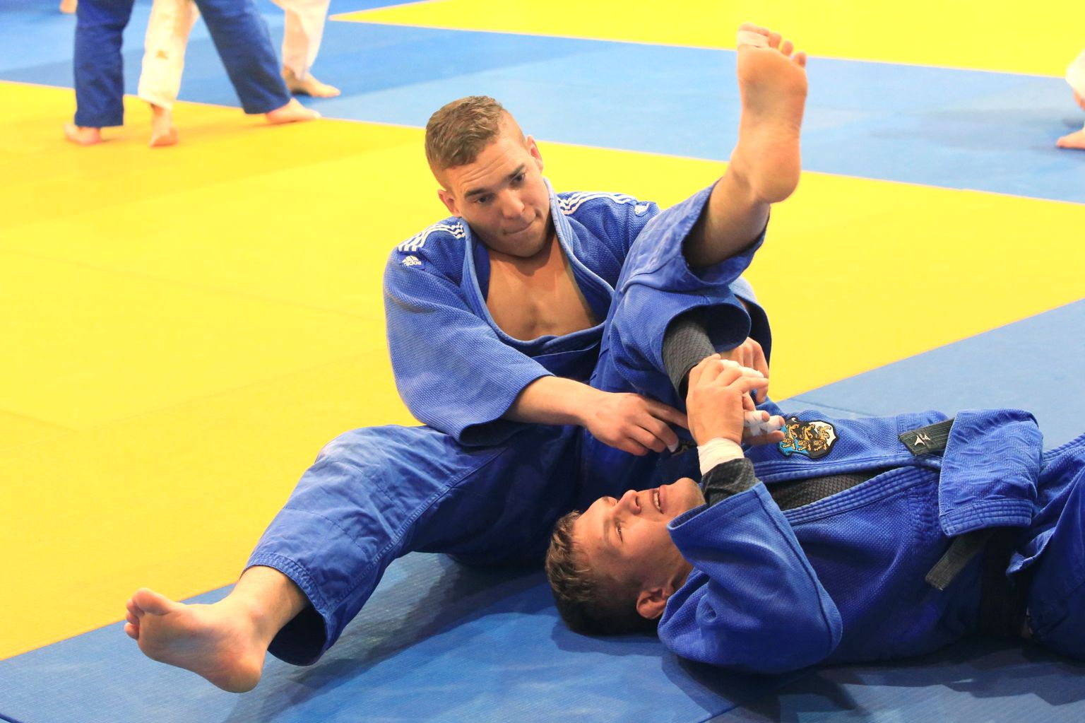 Prantsusmaa judoka Julien Brulard (vasakul) ja Mattias Kuusik A.Le Coqi spordihoones treeningul.