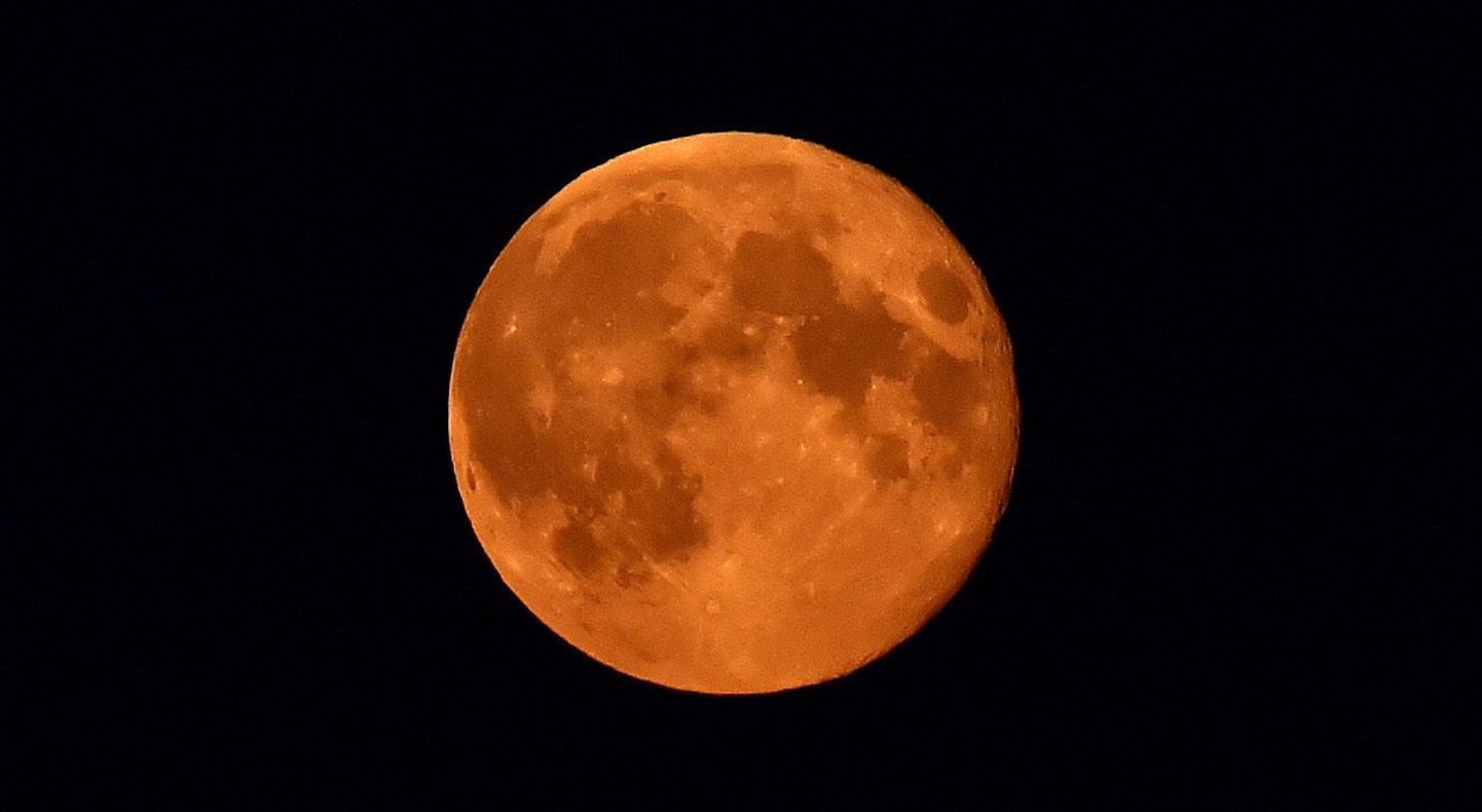 В ночь на 28 сентября земляне увидят огромную «кровавую луну».