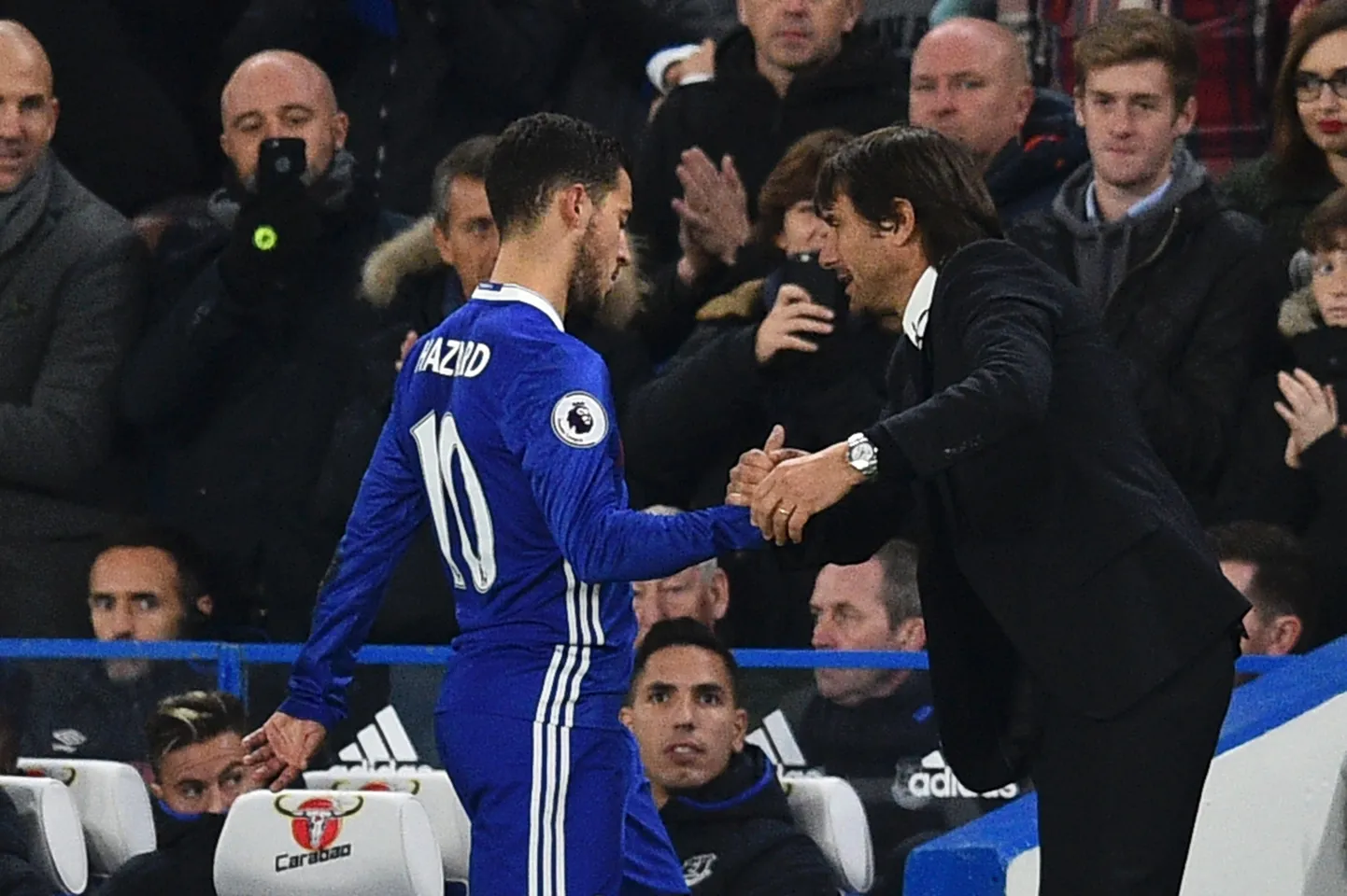 Eden Hazard ja Antonio Conte