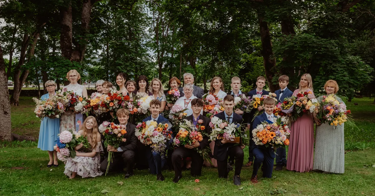 FOTOD Mustjala kooli lõpetas 85., Muhu põhikooli 48. lend