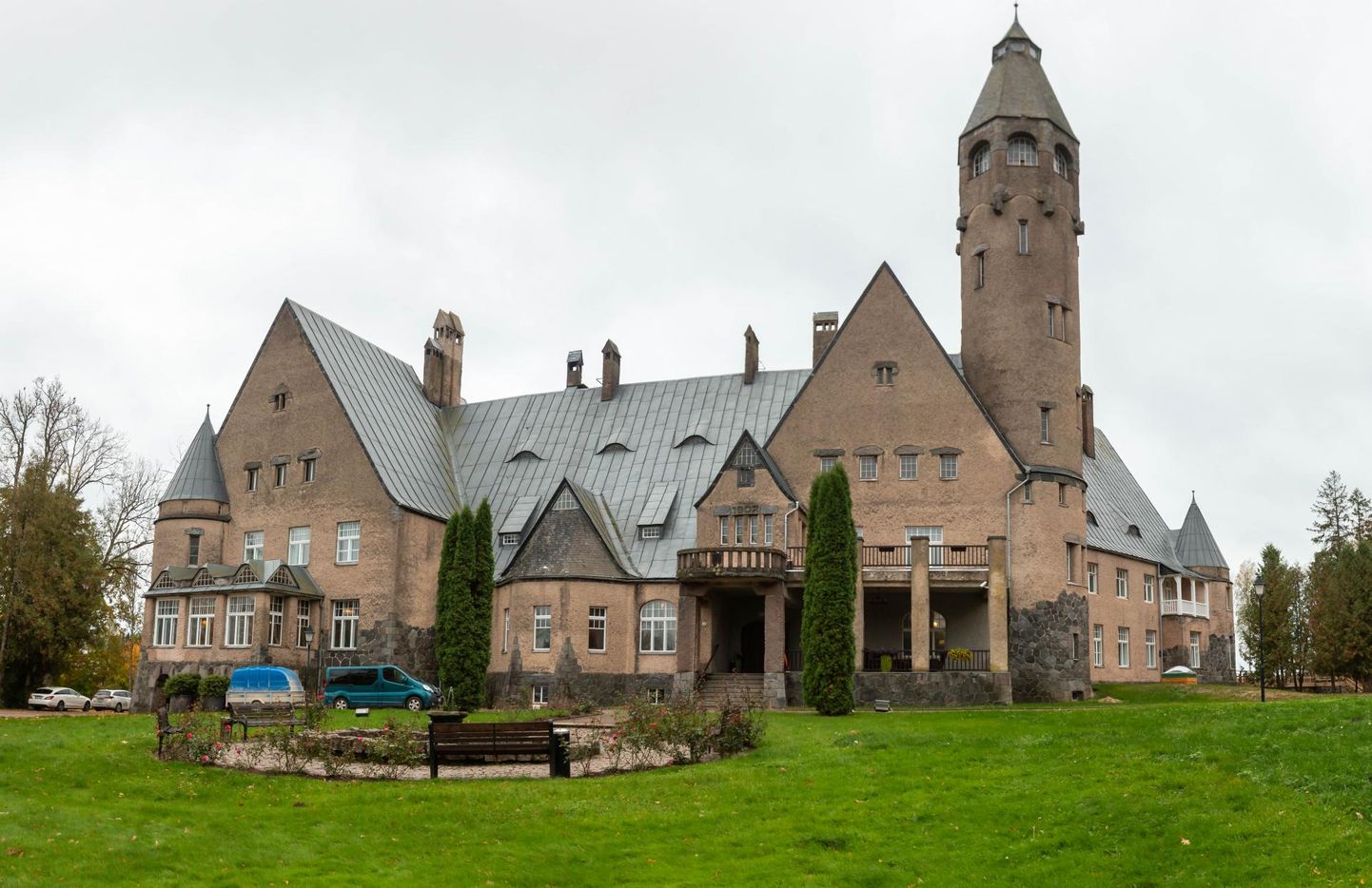 Марис Рейманн, директор компании Wagenküll Hotell OÜ, которая работает в замке Таагепера в волости Тырва, заявила, что значительное повышение налога с оборота на размещение является фатальным для них.