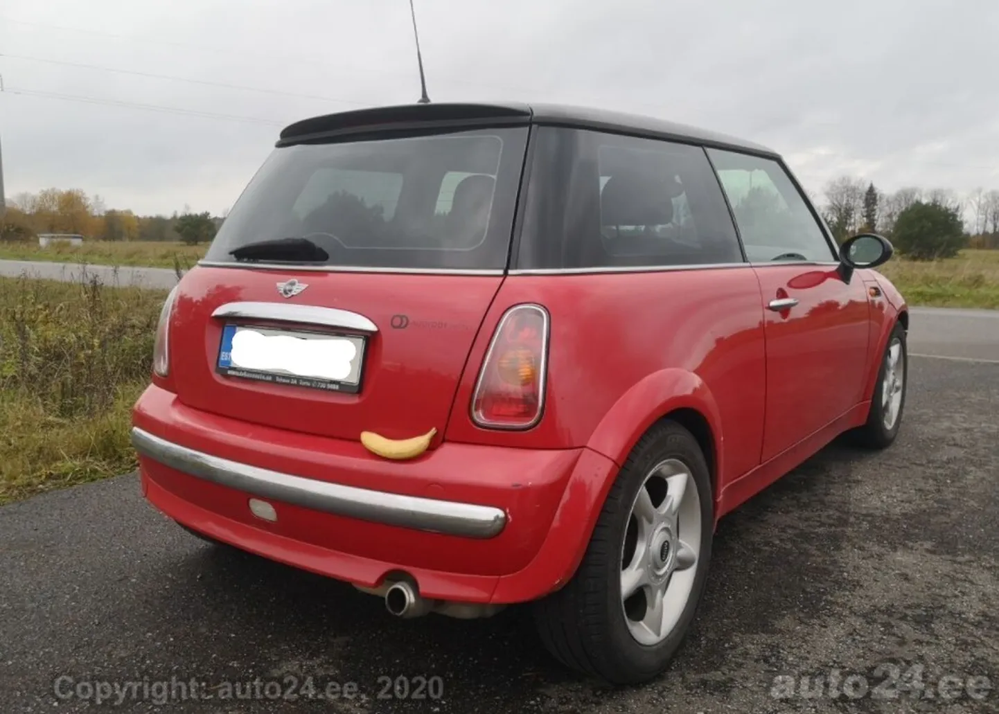 Auto juures oli "skaalaks" banaan.