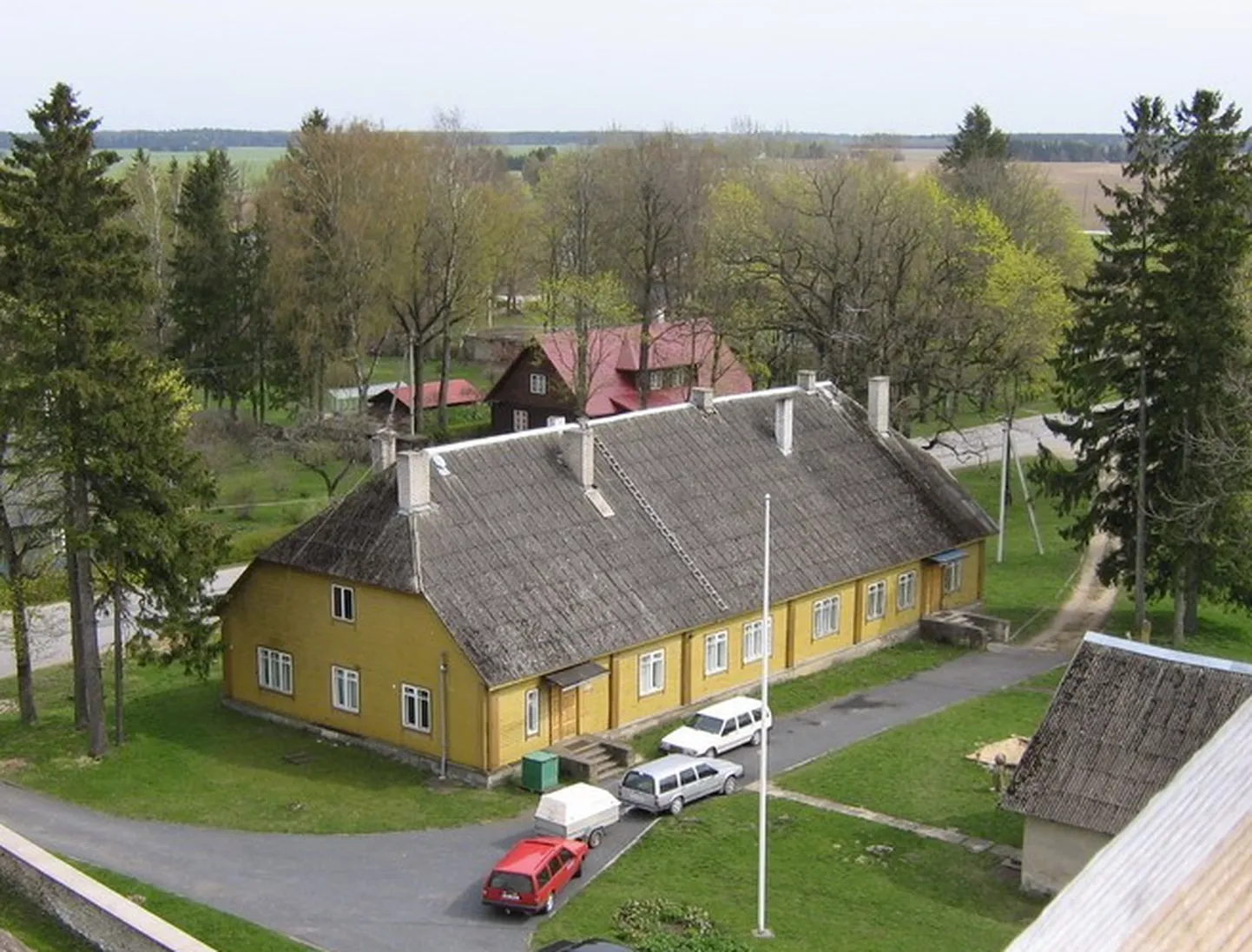 Viru-Jaagupi pastoraadimaja, vaade kiriku tornist.