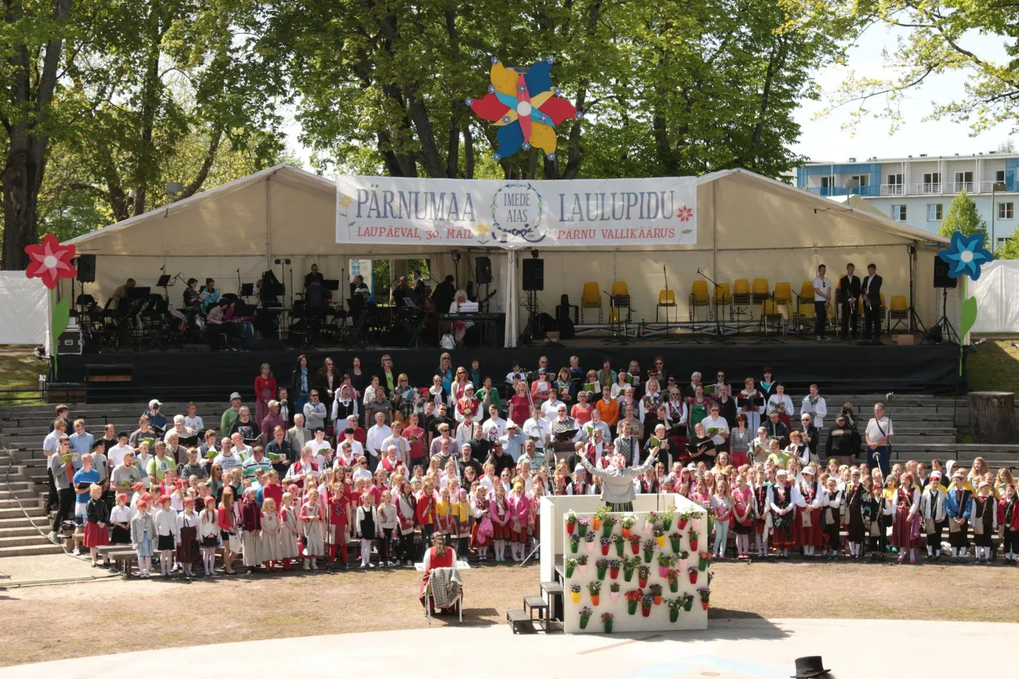 Viimane Pärnumaa laulupidu toimus 2015. aastal Pärnu Vallikäärus, kandes nime “Imede aias”.