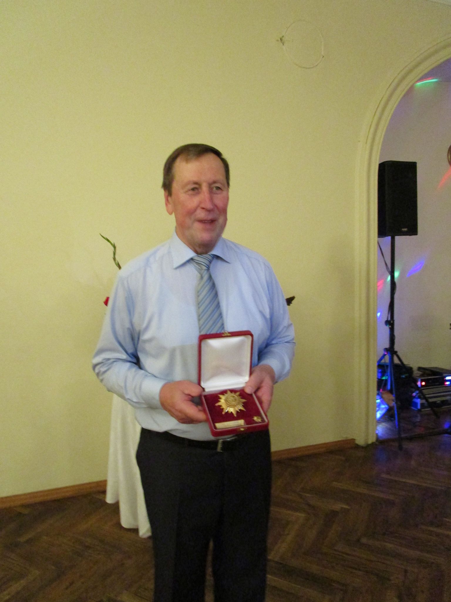 Karl Utsar IWF auhinnaga.