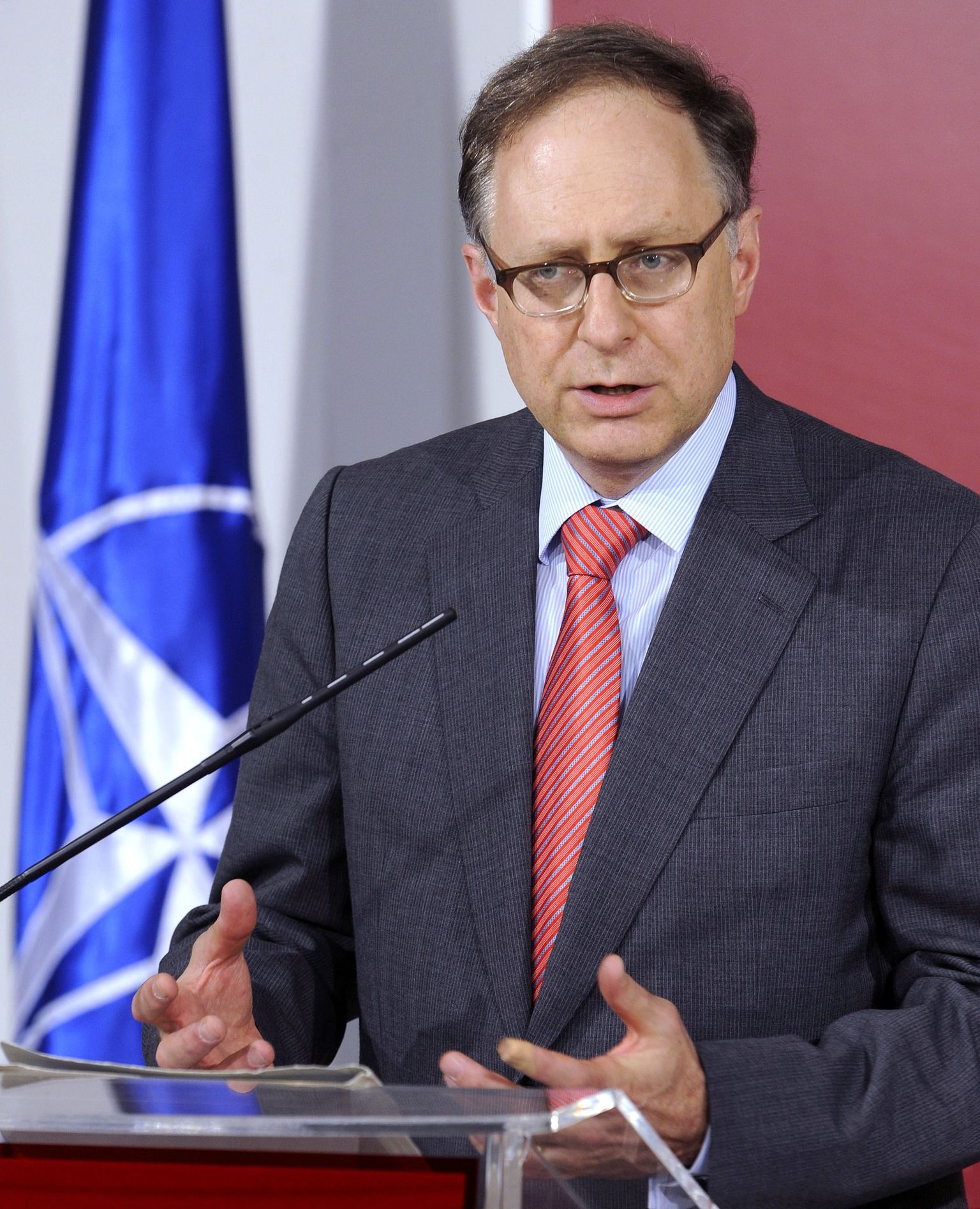 NATO peasekretäri asetäitja Alexander Vershbow.