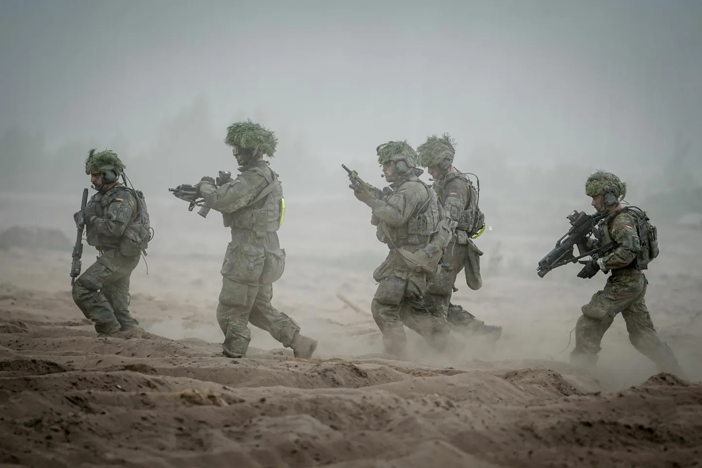 Saksa Bundeswehri sõdurid õppusel Leedus Pabradė harjutusalal. FOTO: Kay Nietfeld/dpa/picture Alliance/scanpix