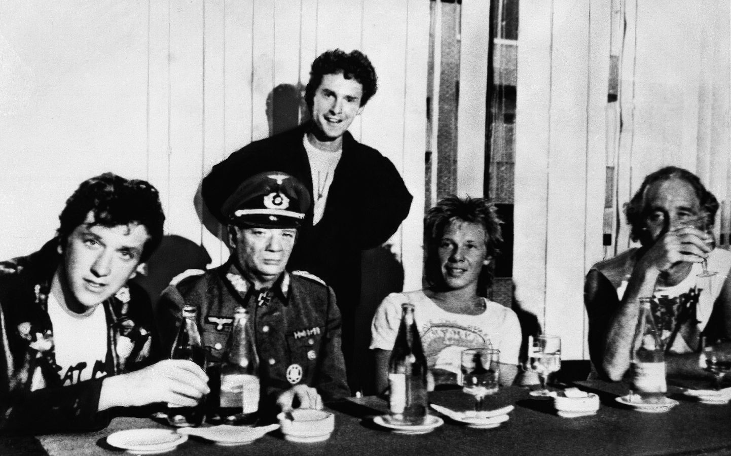 Bändi Sex Pistols liikmed 1978. aastal. Fotol on mänedžer Malcolm McLaren, Steve Jones, Jim Fetter, Paul Cook ja Ronald Biggs