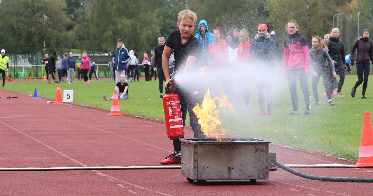Koolinoorte tuletõrjespordi mängud tõid Türile sadu noori