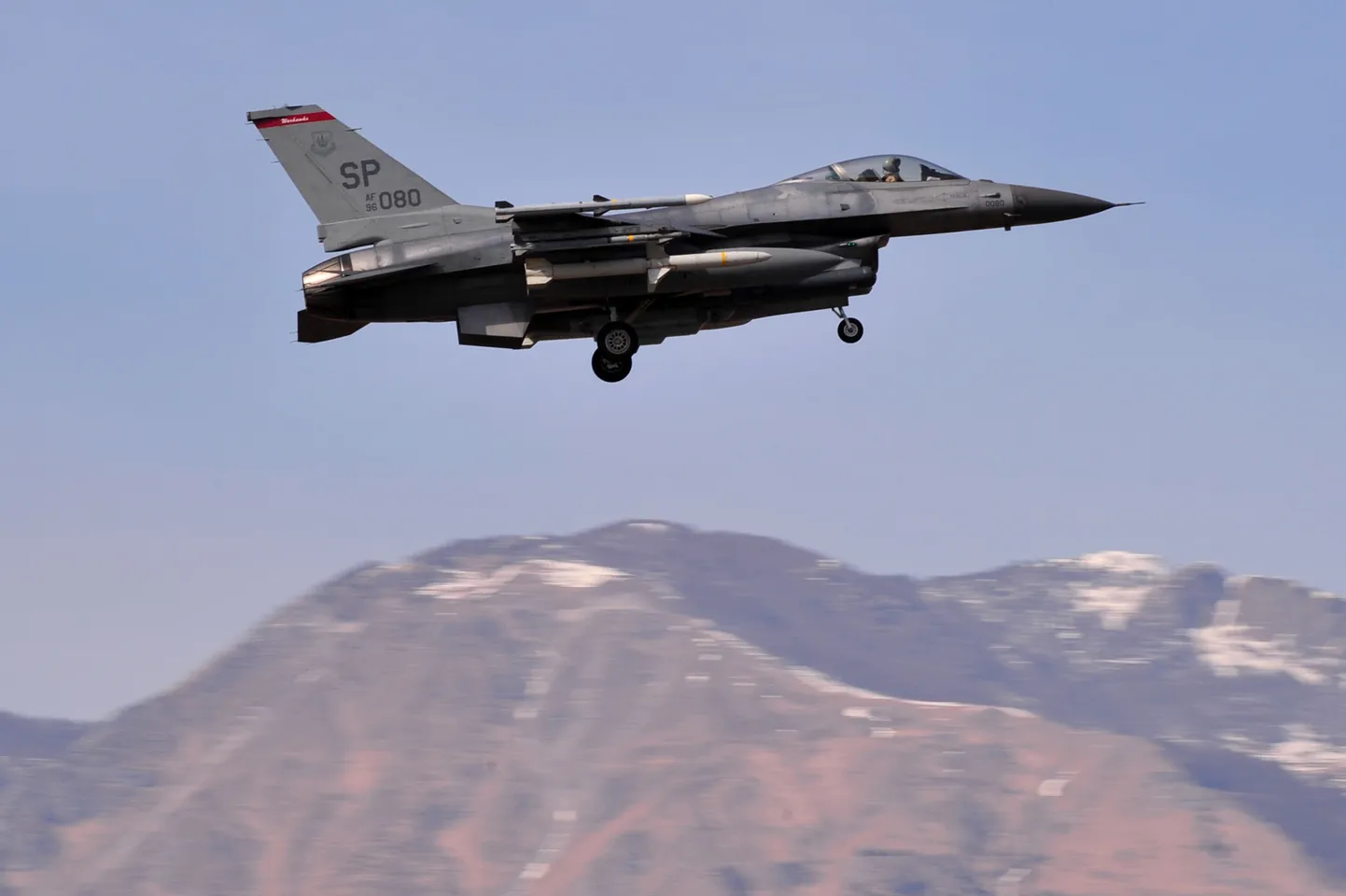Hävituslennuk F16.