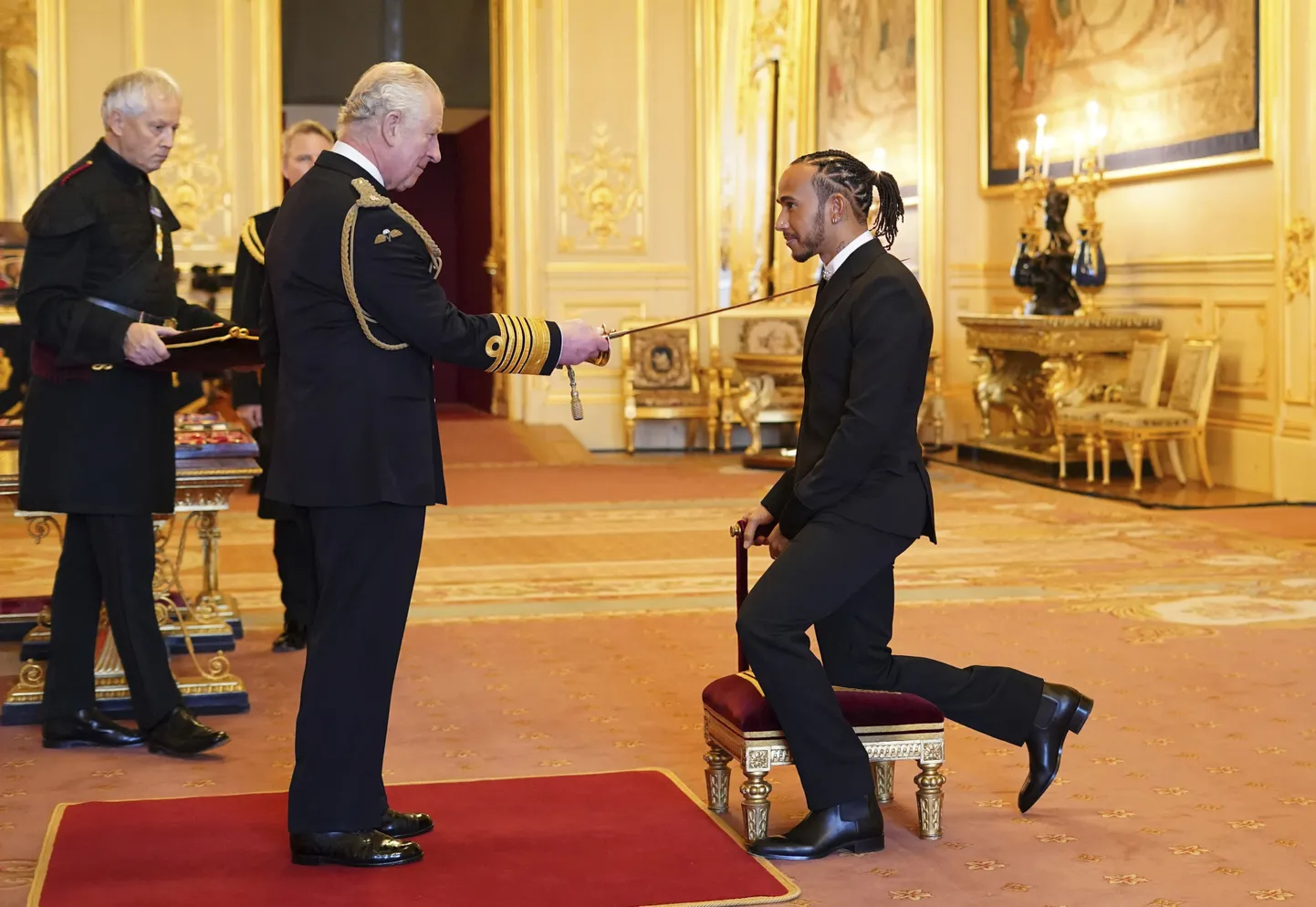 Lewis Hamilton on tänasest rüütel.