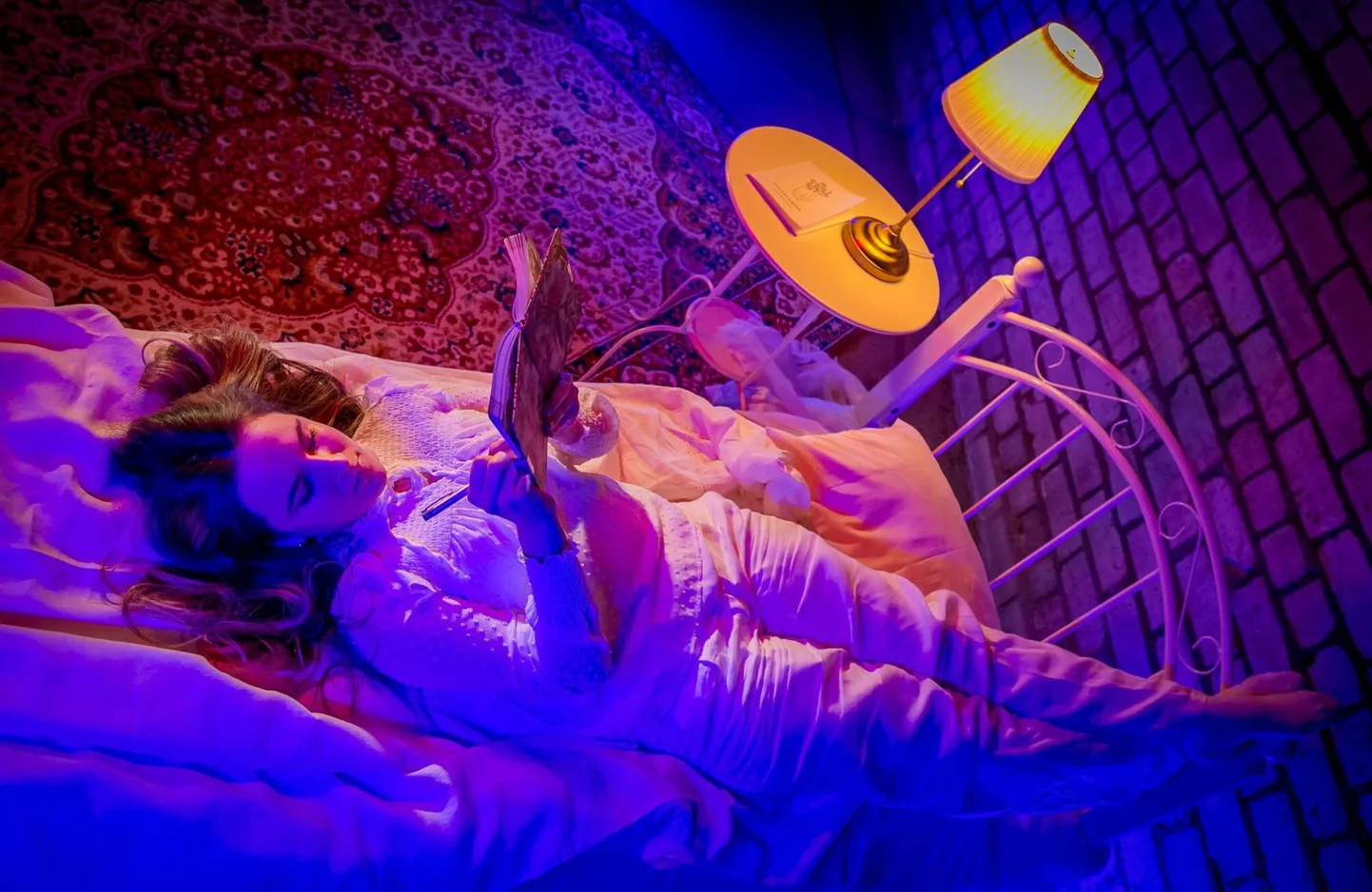 Pärnust pärit muusik Arabella Saks avaldas debüütlühialbumi “Insomnia”.