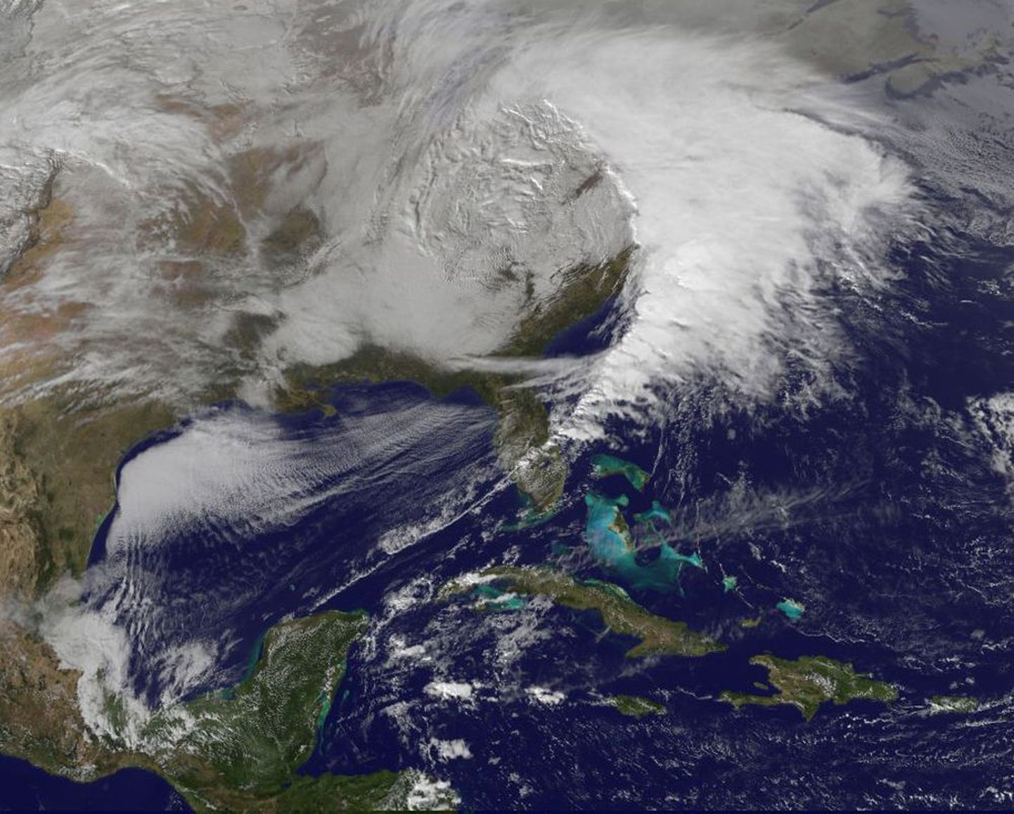 USA idarannikut tabanud talvetorm NASA satelliidipildil.