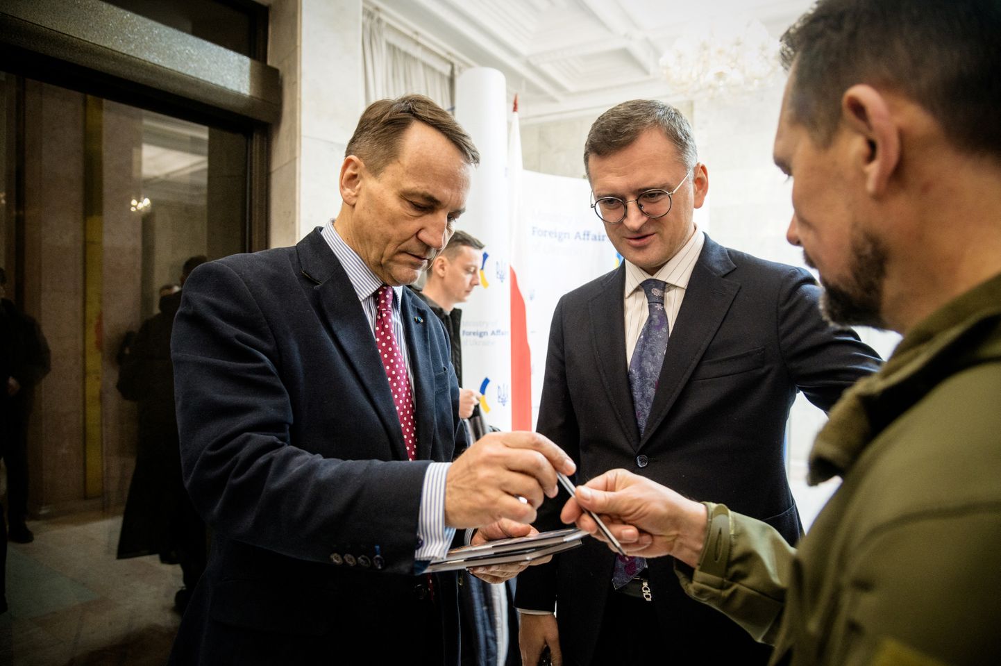 Poola välisminister Radoslaw Sikorski ja tema Ukraina ametivend Dmõtro Kuleba.