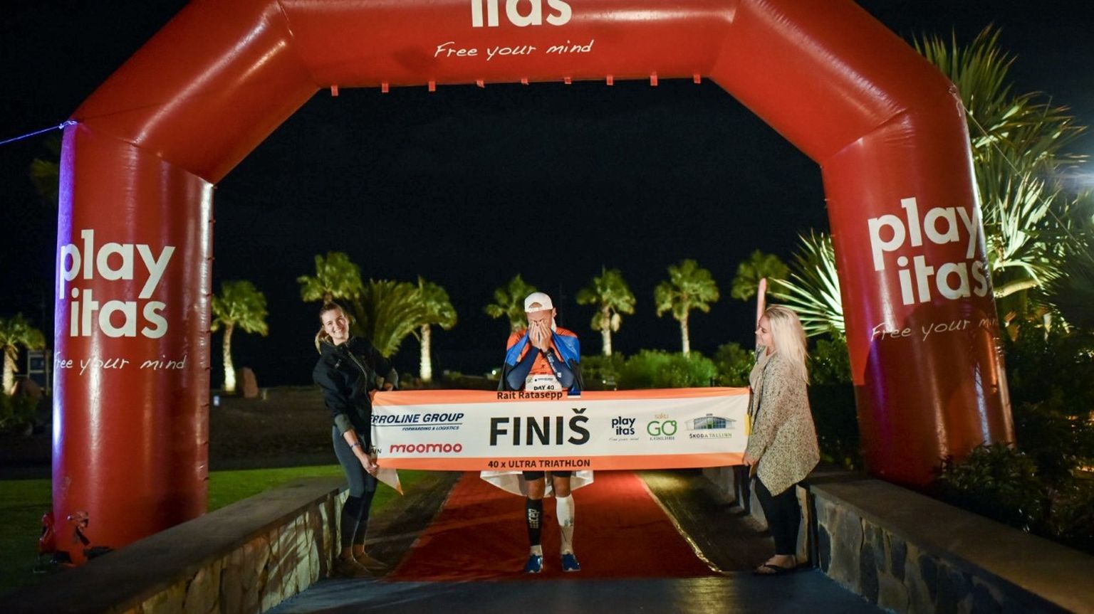 Rait Ratasepp Fuerteventural pärast 40-kordset triatlonit finišis