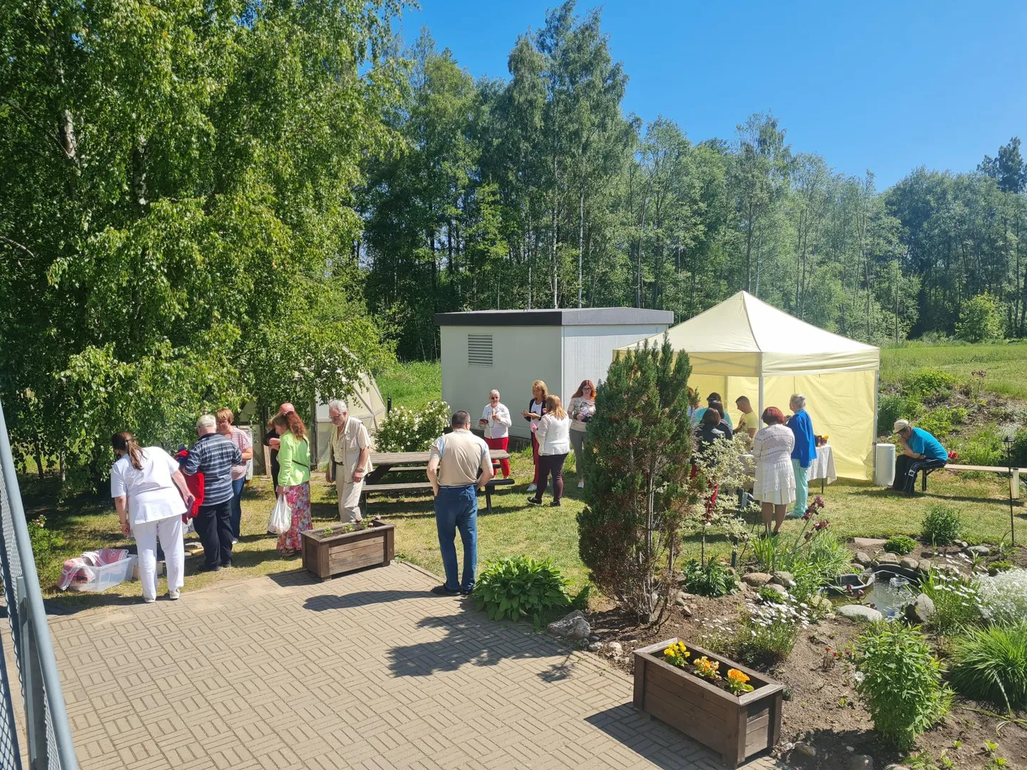 Ilm soosis päevakeskuse õuel toimunud ettevõtmist igati.