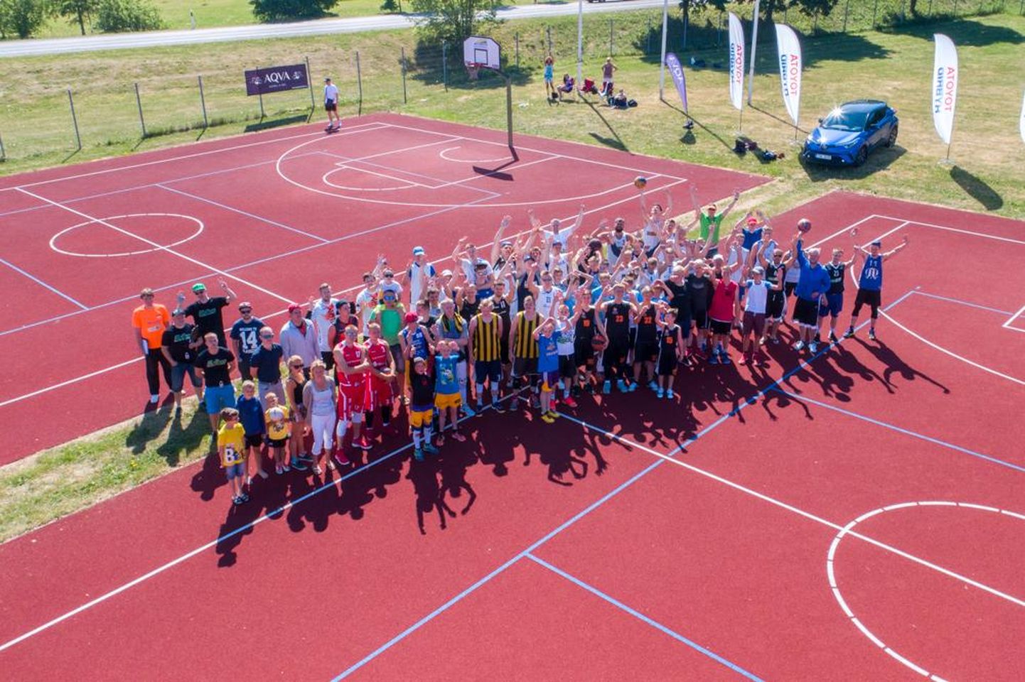 Rakveresse kogunes laupäeval väga arvukas hulk tänavakorvpallureid. Turniiril Rakvere Open osales üle saja mängija.