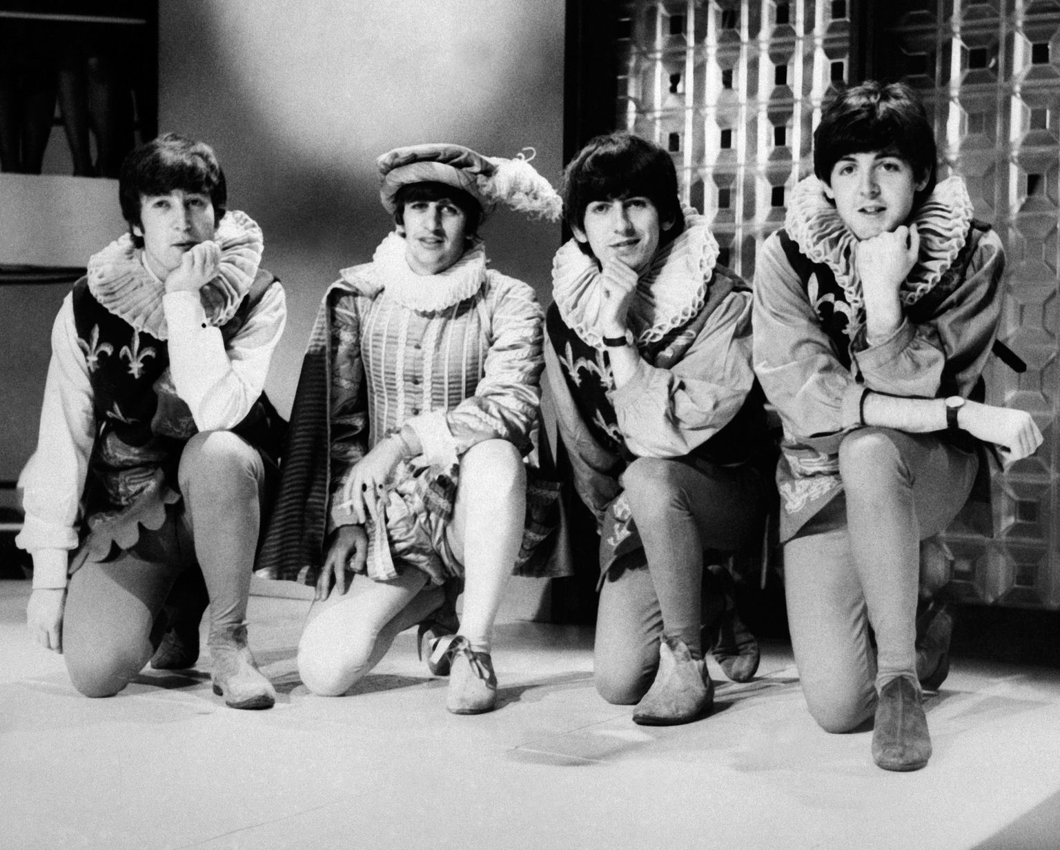 Shakespeare'i vaimus kostüümidesse riietatud The Beatles 1964. aastal.