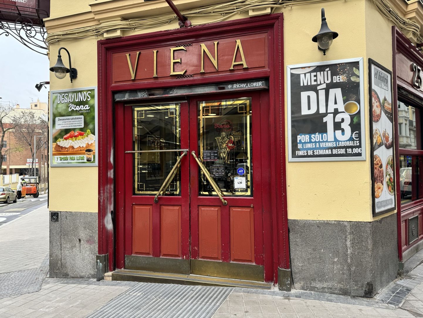 Мадридский ресторан, где по будням можно пообедать за 13, а на выходных - за 19 евро.