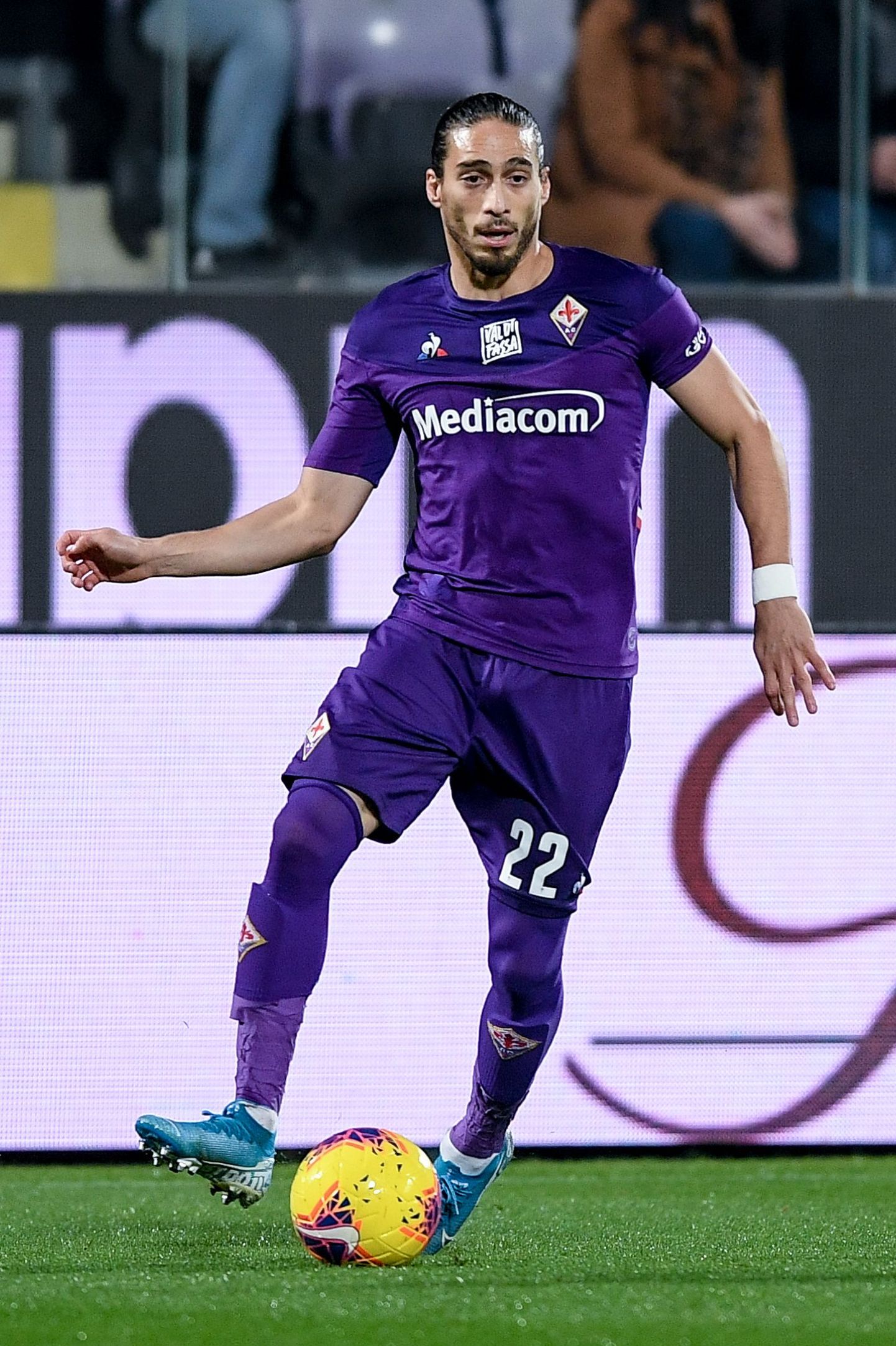 Martin Caceres Fiorentina särgis.