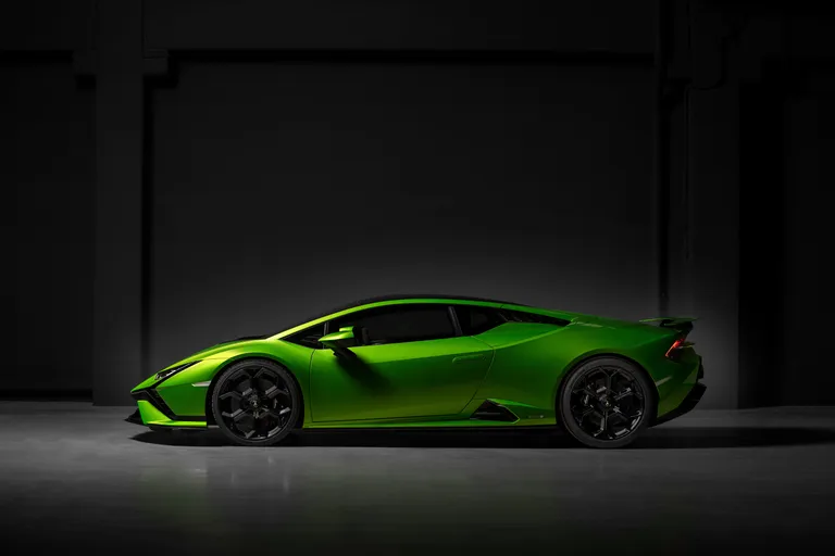 Automobili Lamborghini esitleb: Huracán Tecnica – tagaveoline, V10 jõuallikaga supersportauto ühendab disaini- ja inseritöö tippsaavutused.