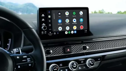 Roolikeerajate nurin tüütute ekraanide osas autodes aina kasvab