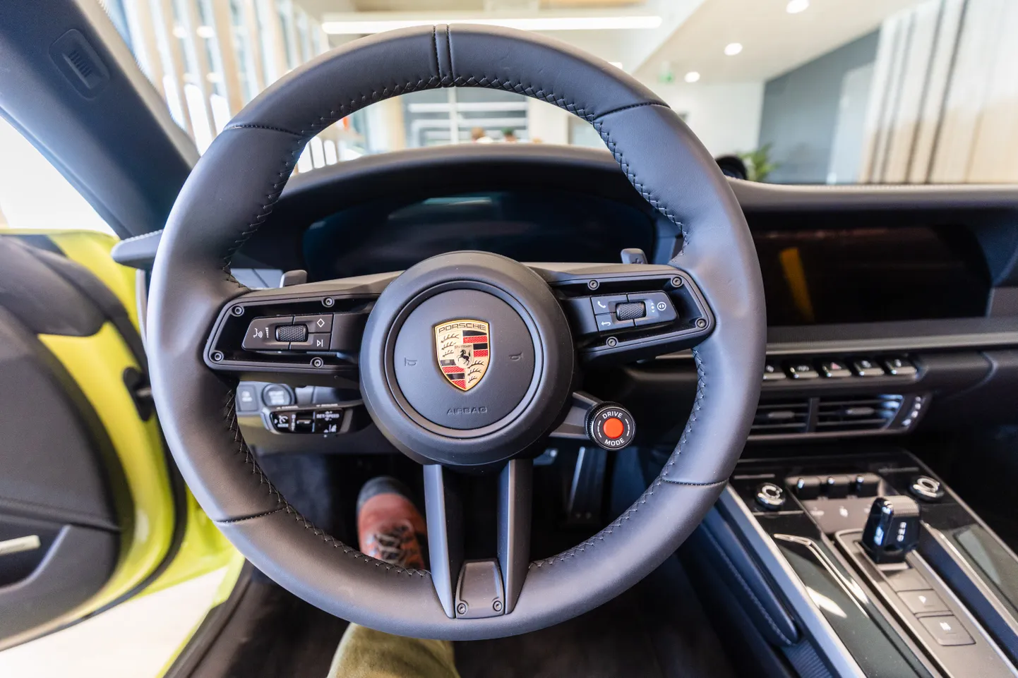 Porsche avas Tartus pop-up esinduse