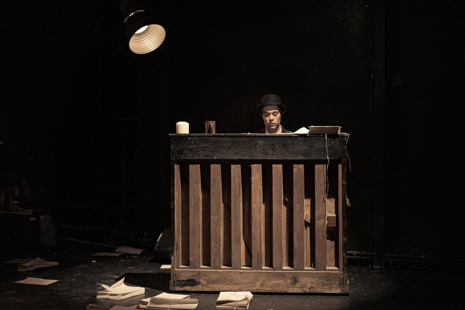 Jakob Juhkam on loonud neljapäeval esietenduva «Pigem ei» lavastuse helikujunduse, lisaks näeb teada ka laval näitlejana.