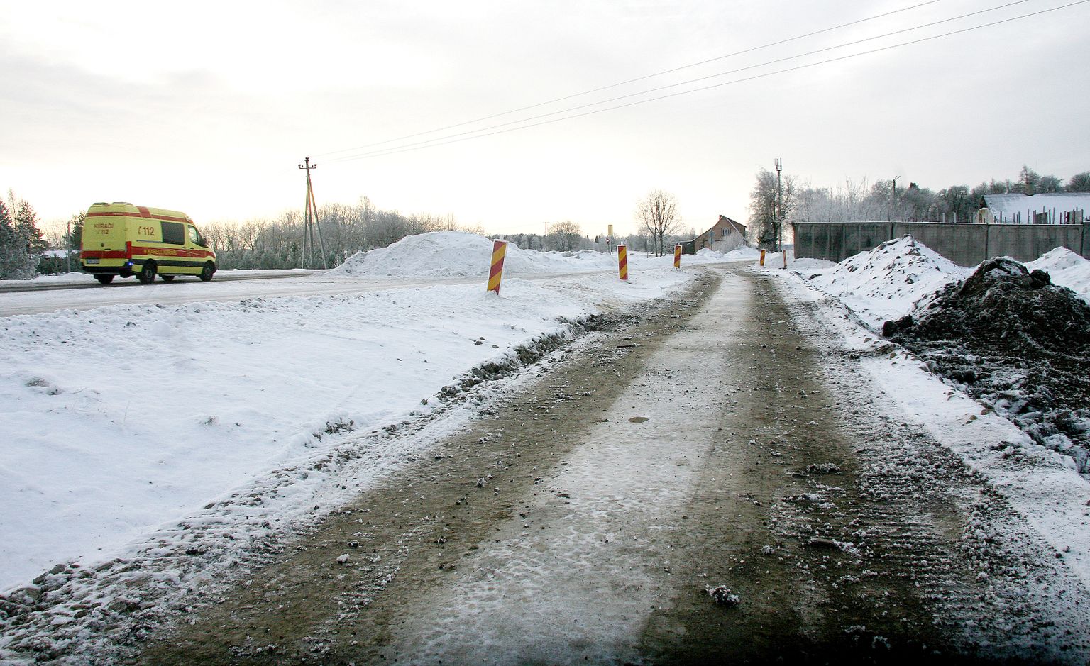 Asfalti talvel muidugi maha ei pane, aga kuna maapind pole lume all isegi külmunud, saab ettevalmistustööd ära teha küll.
