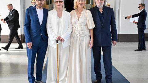 ФОТО ⟩ Музыканты ABBA получили от короля Швеции рыцарский титул