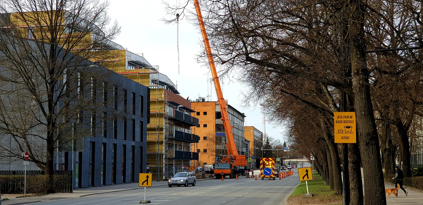 Laupäeval on Riia tänaval ruumi liikluseks tavapärasest vähem.