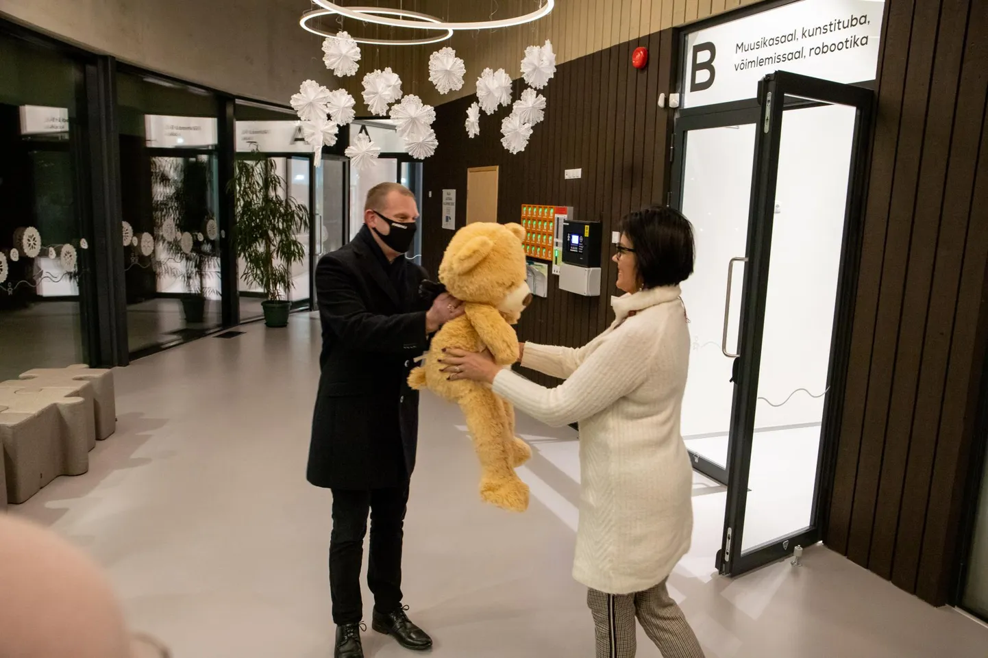 Lapsed valisid aasta teo eest Raja tänava lasteaiale kingitud kaisukarule nime.