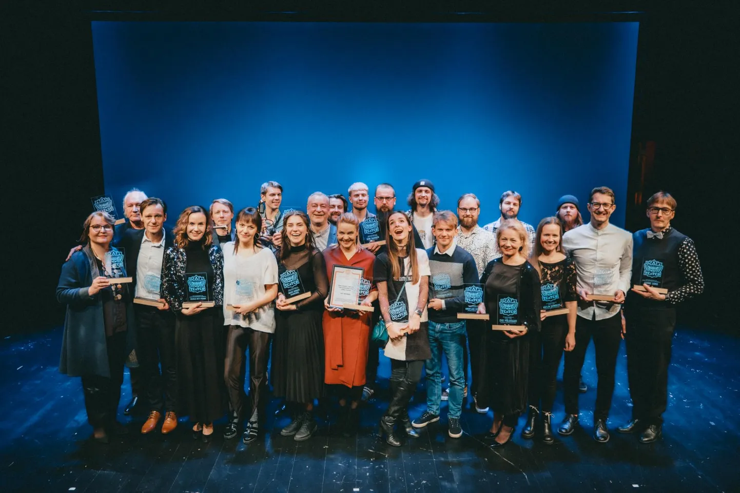 Ugala teater pidas 104. sünnipäeva ja jagas kollegipreemiaid.