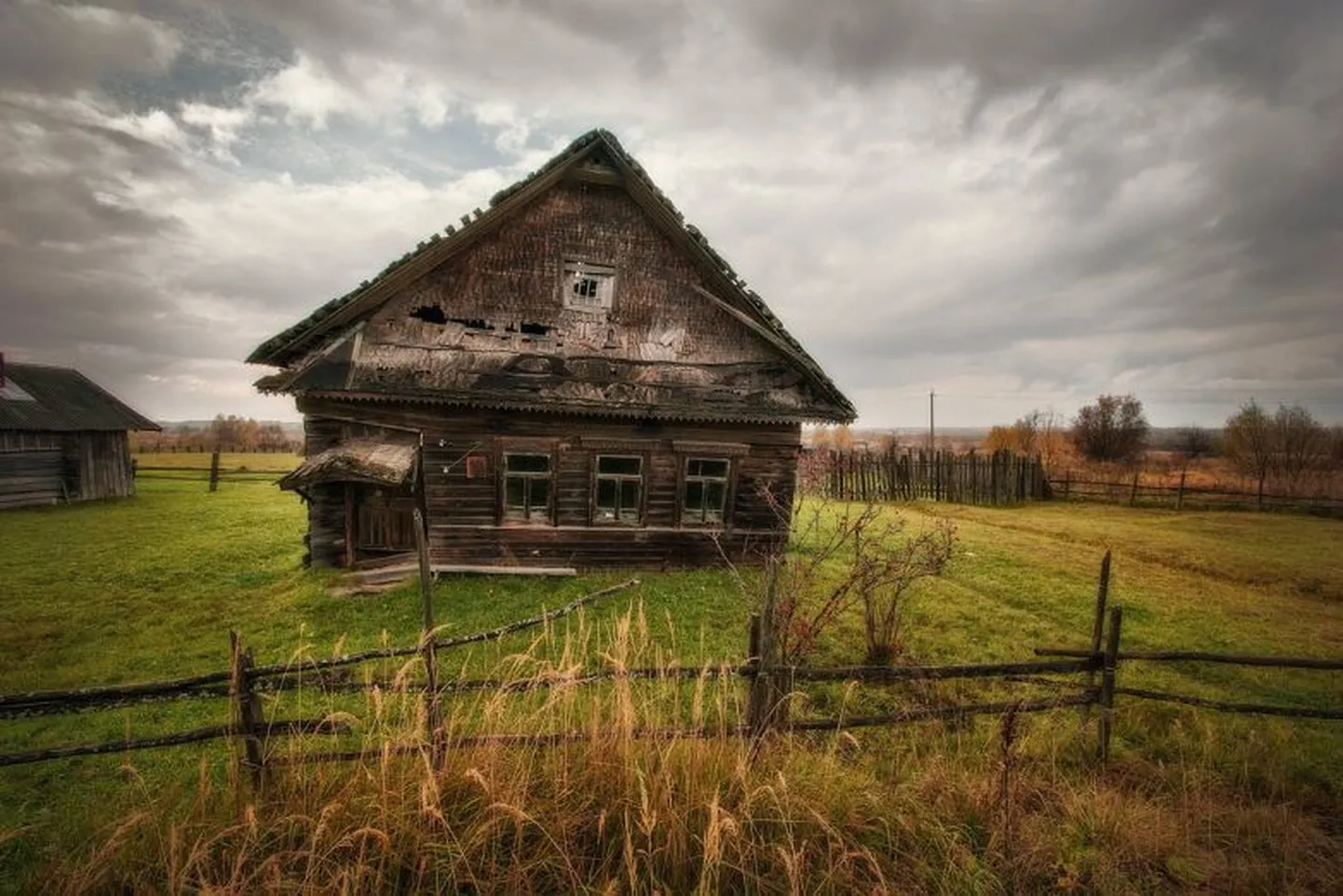 Заброшенный деревенский дом. Деревни которые оставили. Тверская область, опустевшие деревни. Заброшенные деревни башкирии. Деревни которые оставили.