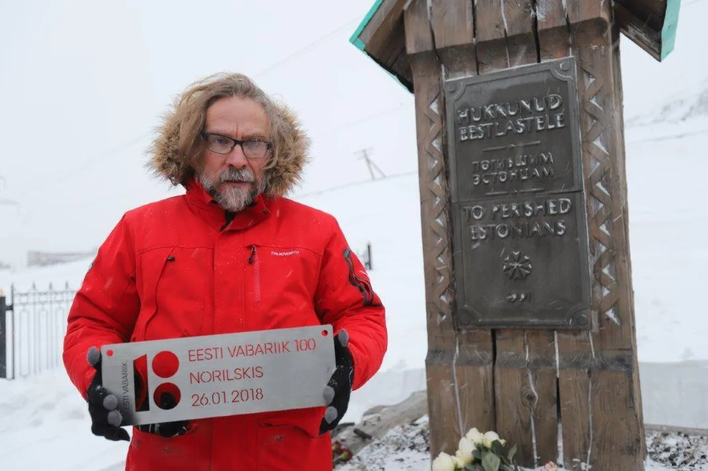 Margus Kasterpalu Norilskis EV100 juubelimärgiga